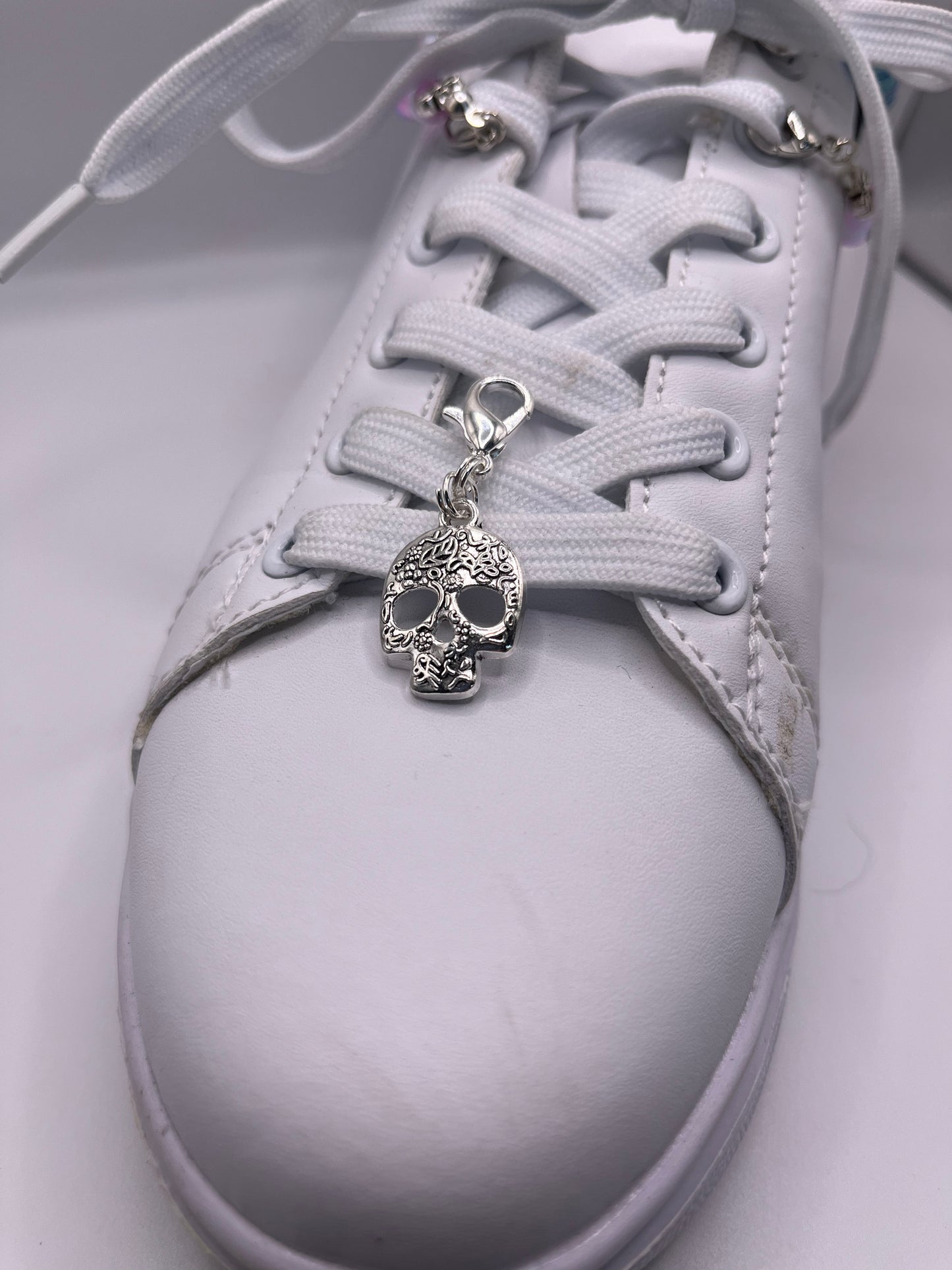 Skull shoe charm